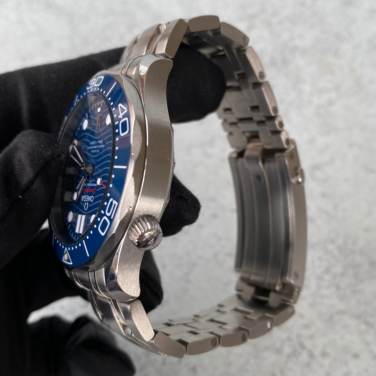 Omega Seamaster Diver 300 Co-Axial 210.30.42.20.03.001 Watch - Complete Set